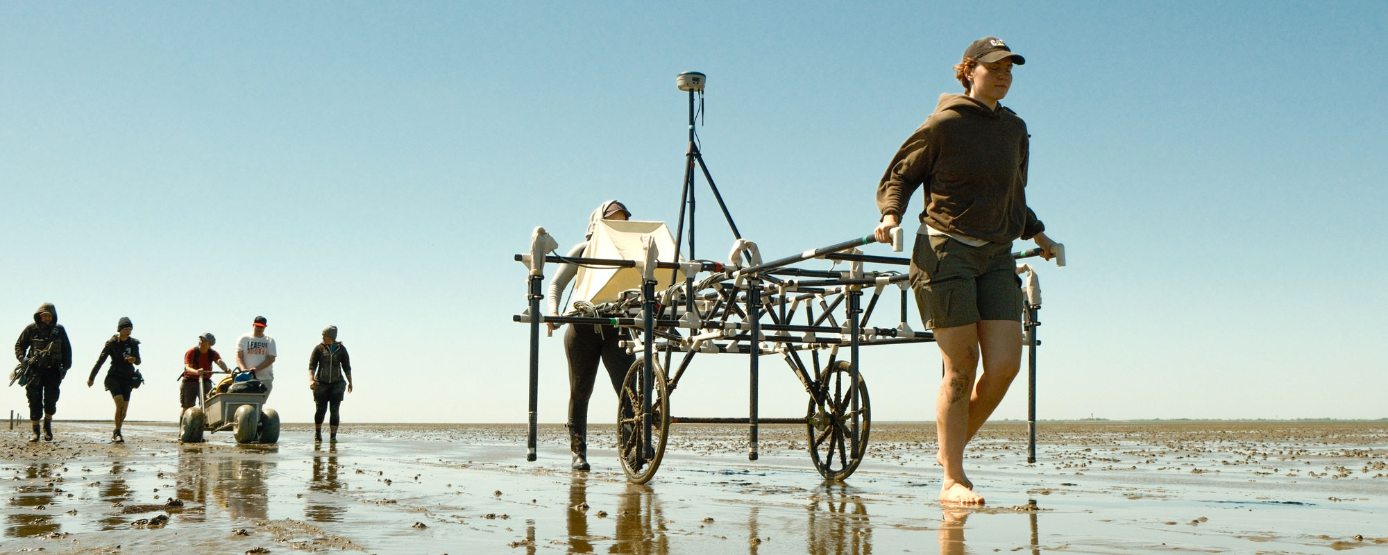 Geomagnetic measurements have revealed traces of 19 previously unknown medieval terps in the Wadden Sea (J. Steffen).